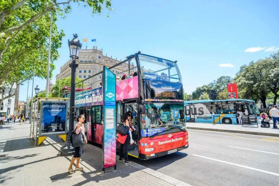 Top 10 Must-See Sights in Barcelona with the Hop-On Hop-Off Bus